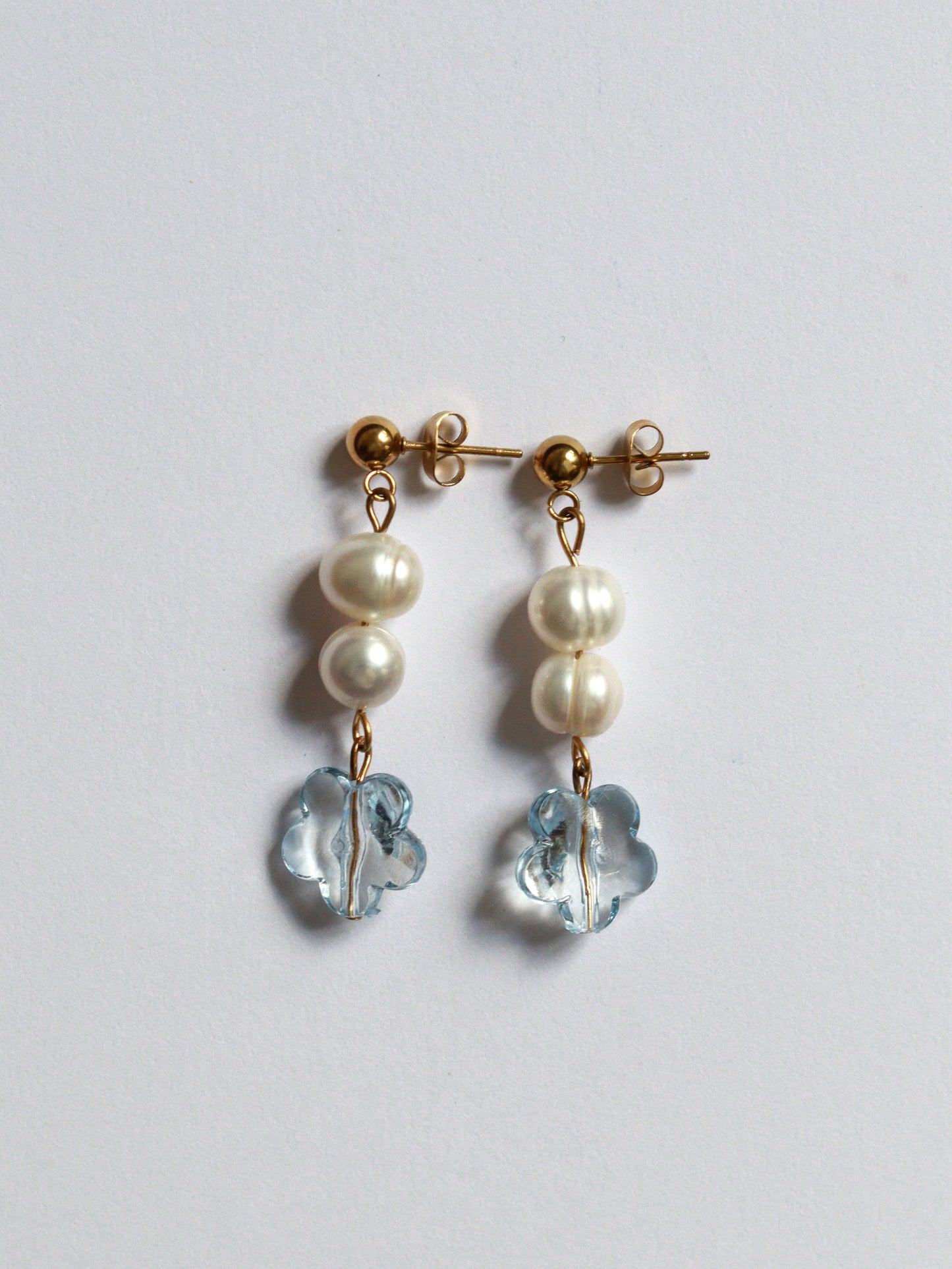 Les boucles d'oreilles Rosée