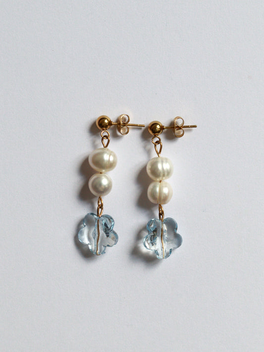 Les boucles d'oreilles Rosée